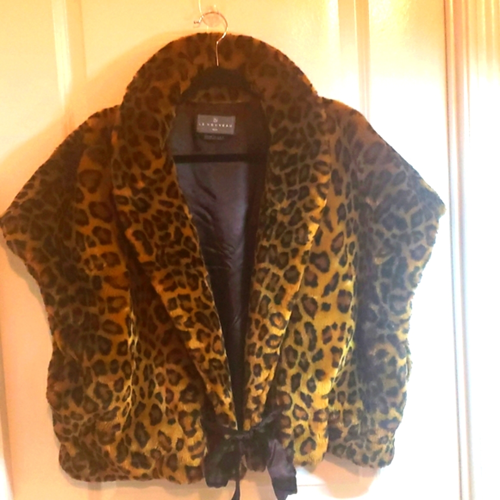 Leaopard faux vest wrap